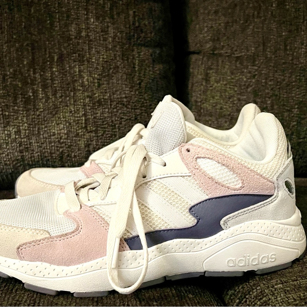 Women’s Adidas Sneakers Size 9